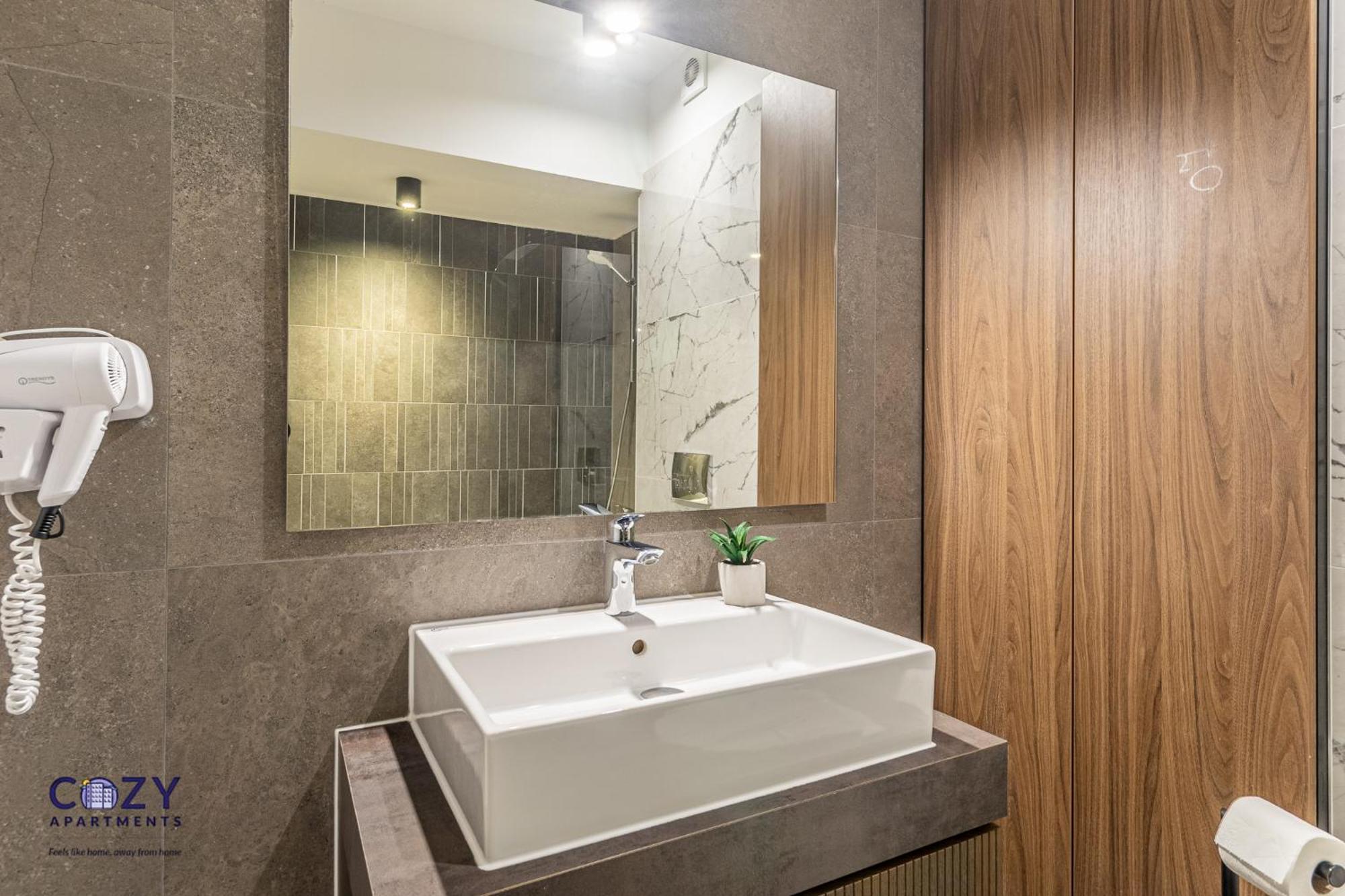 Luxury Residences & In At Coresi Mall *