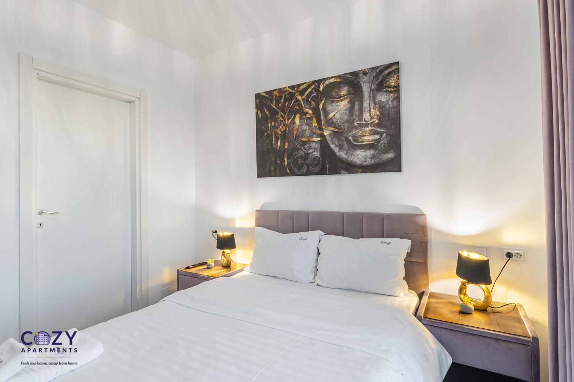 Luxury Residences & In At Coresi Mall Apartament